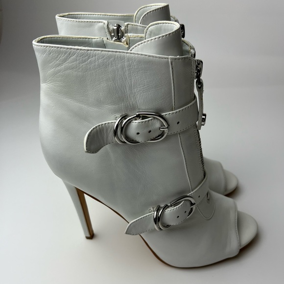 Guess Wardyn White Peep Toe Ankle Booties Buckle Strap Stiletto Heels Size 8 - Picture 3 of 15